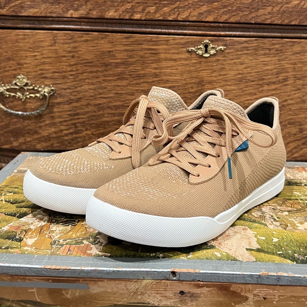 Vessi Weekend Sneaker in Oak Brown. EUC